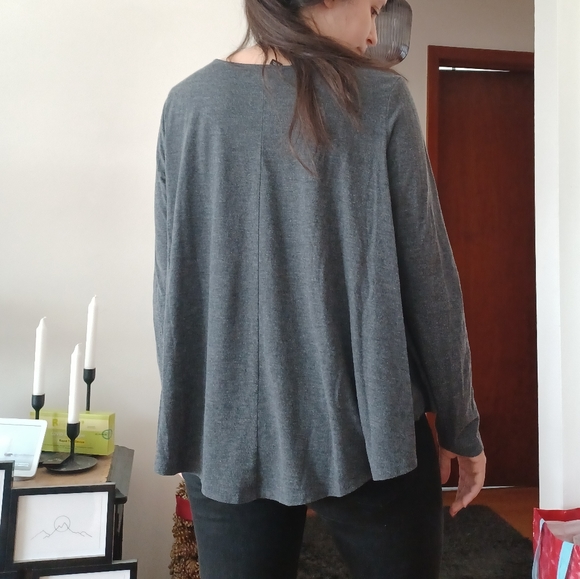 FREE w/$30 Purchase; Forever 21 Gray Long Sleeve Swing Top - Picture 5 of 12